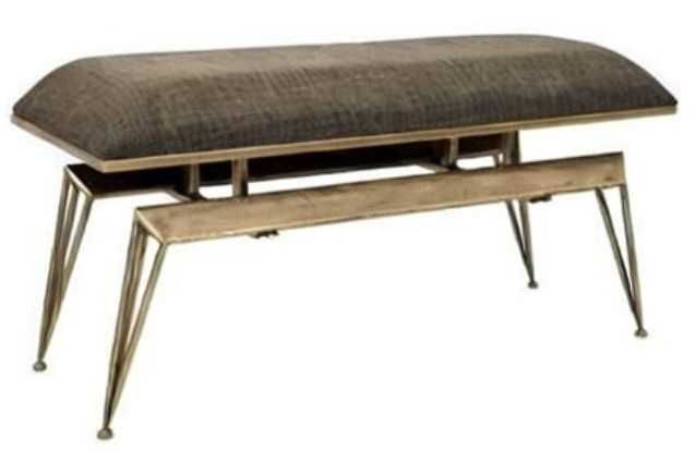 Banco em tecido bege com estrutura dourada