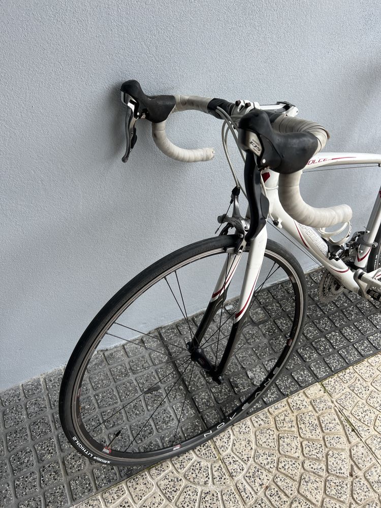 Bicicleta de estrada specialized dolce comp