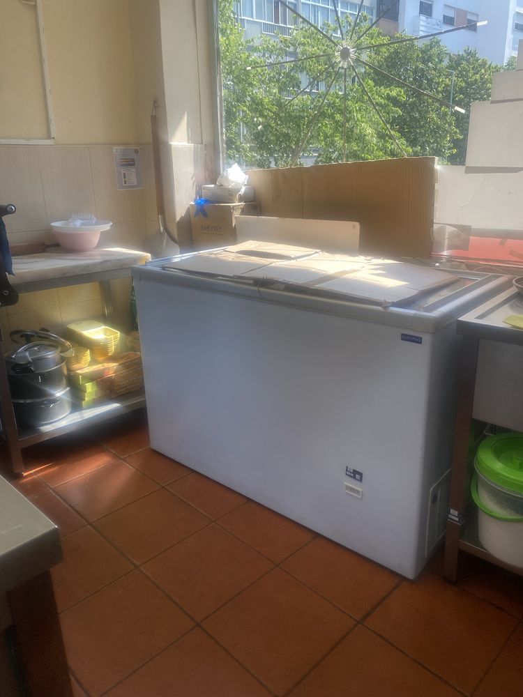 vende doner kebab e restaurante no coração do Cacem (perto da estação)