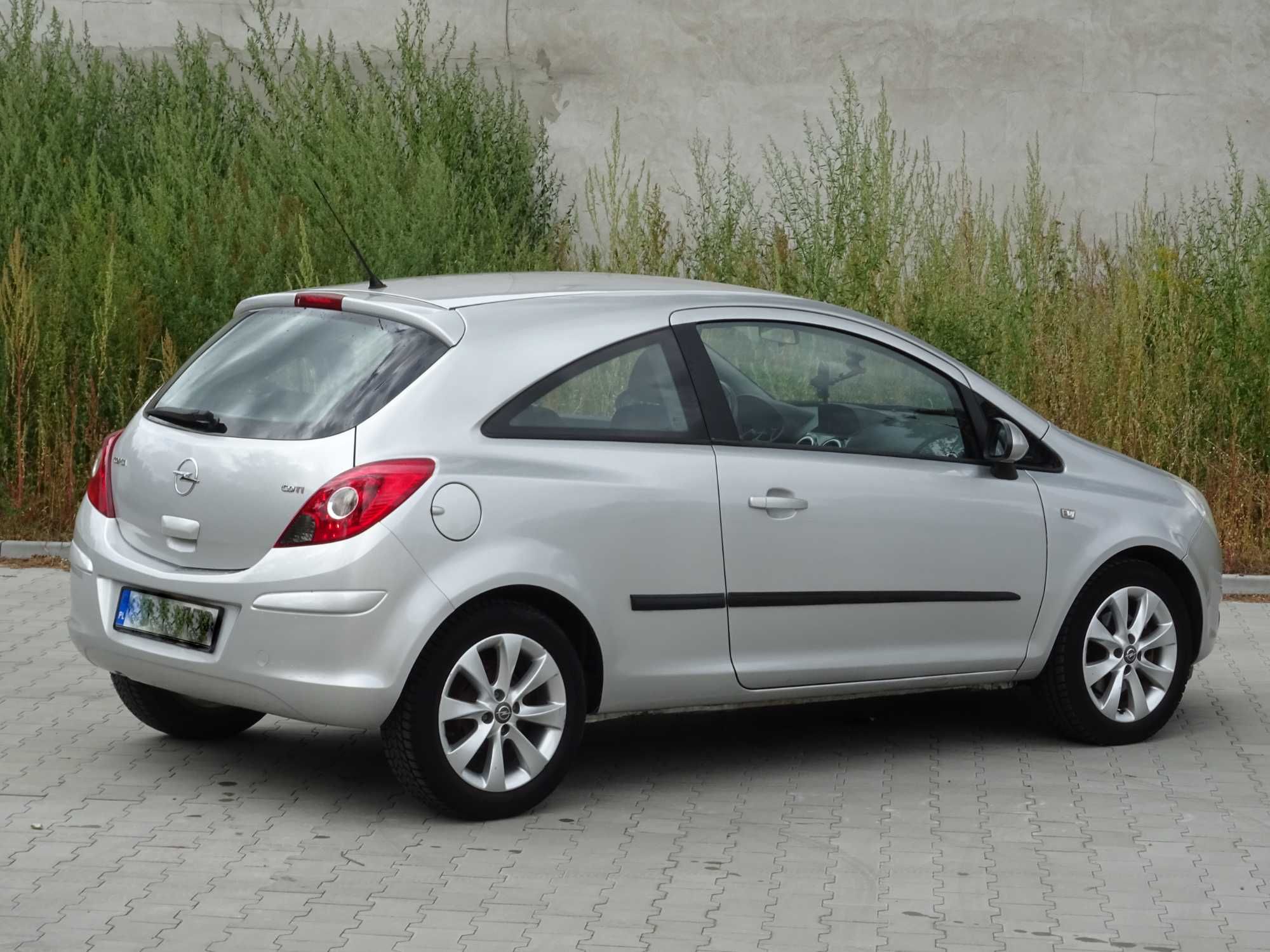 Opel Corsa D # COSMO skóra_duże radio # 102.000 Przebiegu !# 1.3 cdti