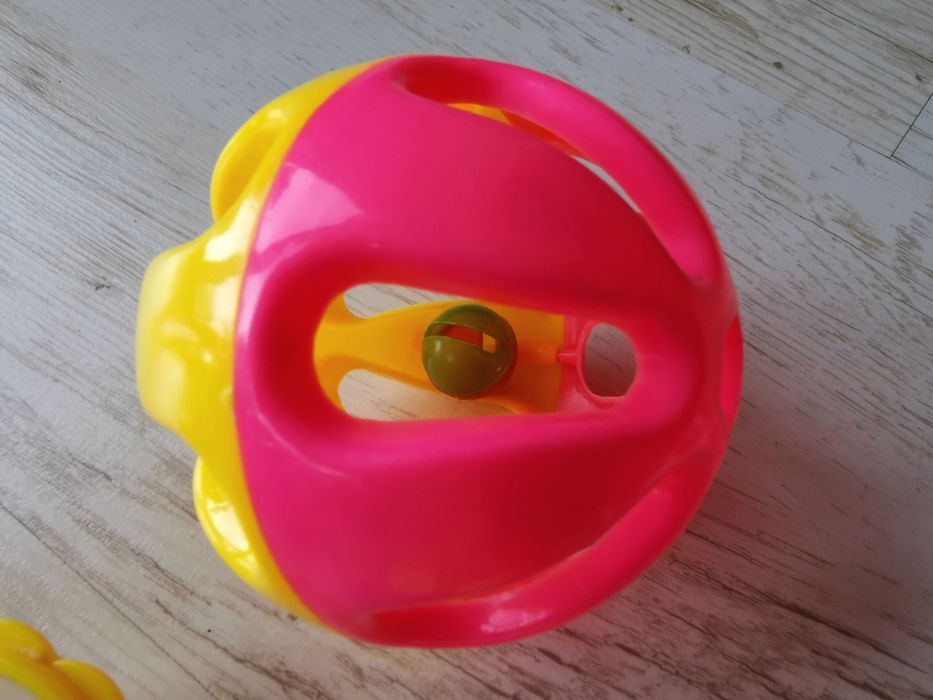 Zabawki niemowlęce zestaw : kostka, grzechotka, zawieszka, piłeczka