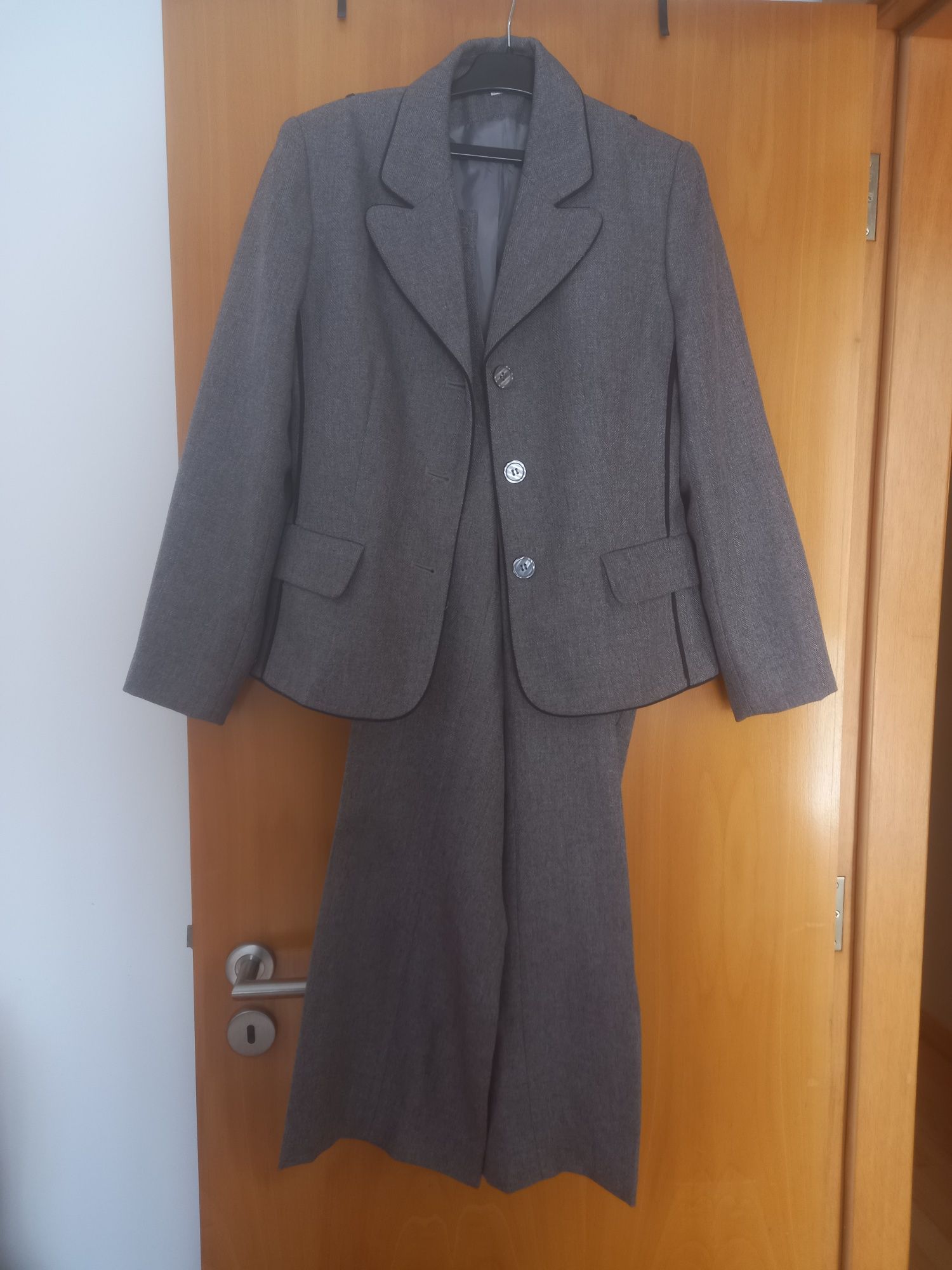 Fato de senhora, blazer e calça