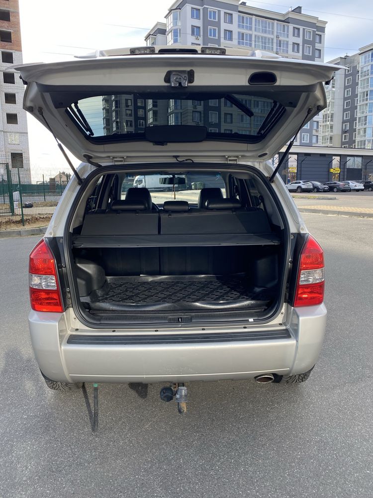 Продам hyundai tucson 2.0