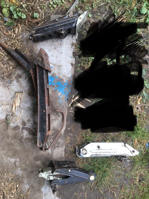 Продам домкрати різні