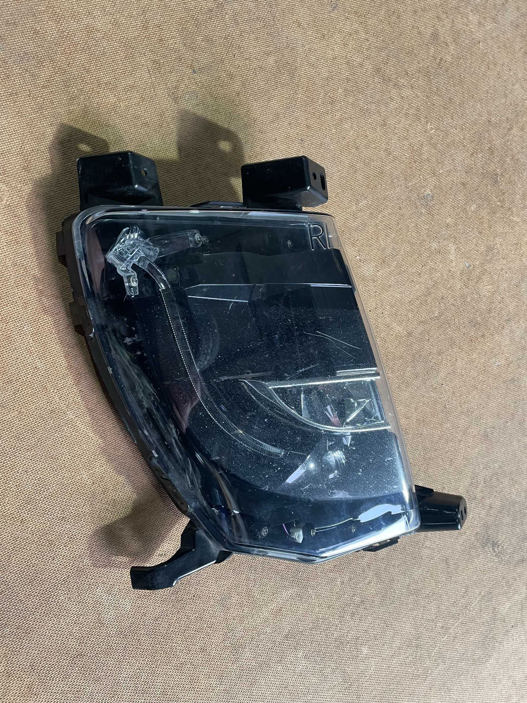 Фара протитуманна права Tesla MS 6005916-00-E Європа