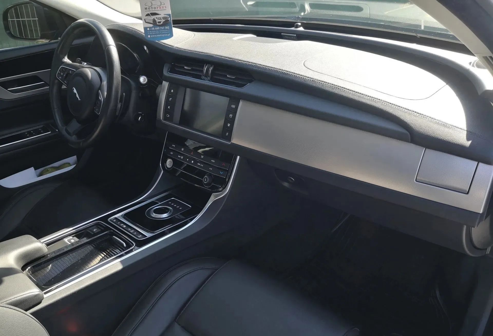 Jaguar XF 2.0D 180KM AWD