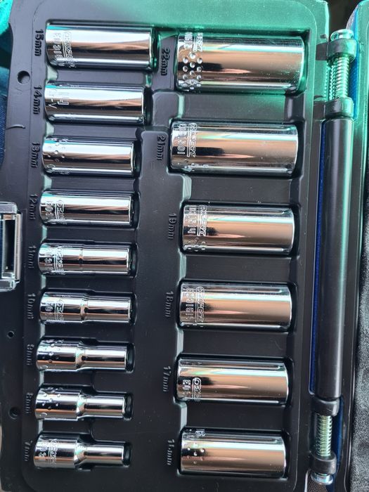 Zestaw kluczy nasadowych długich utwardzanych  artmann.