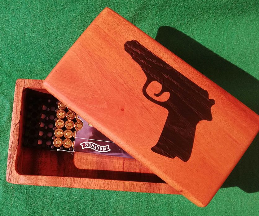 Walther pistolet intarsja drewniane pudełko mahoń szkatułka