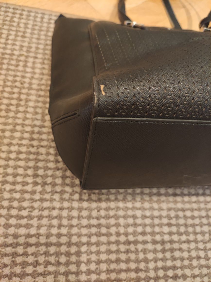 продам  сумку брелок guess