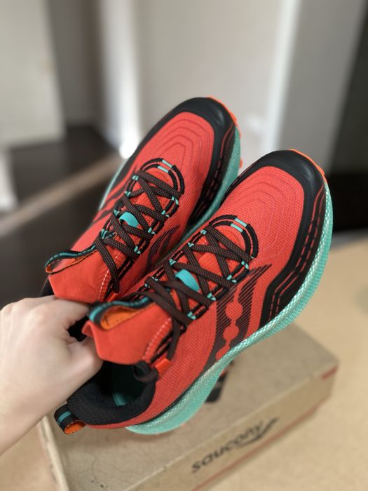 Чоловічі стильні спортивні нові кросівки Saucony Endorphin Trail