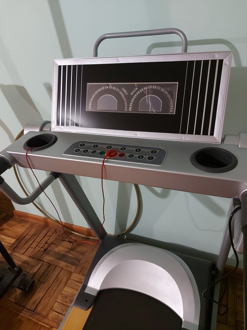 Электрическая беговая дорожка   HouseFit