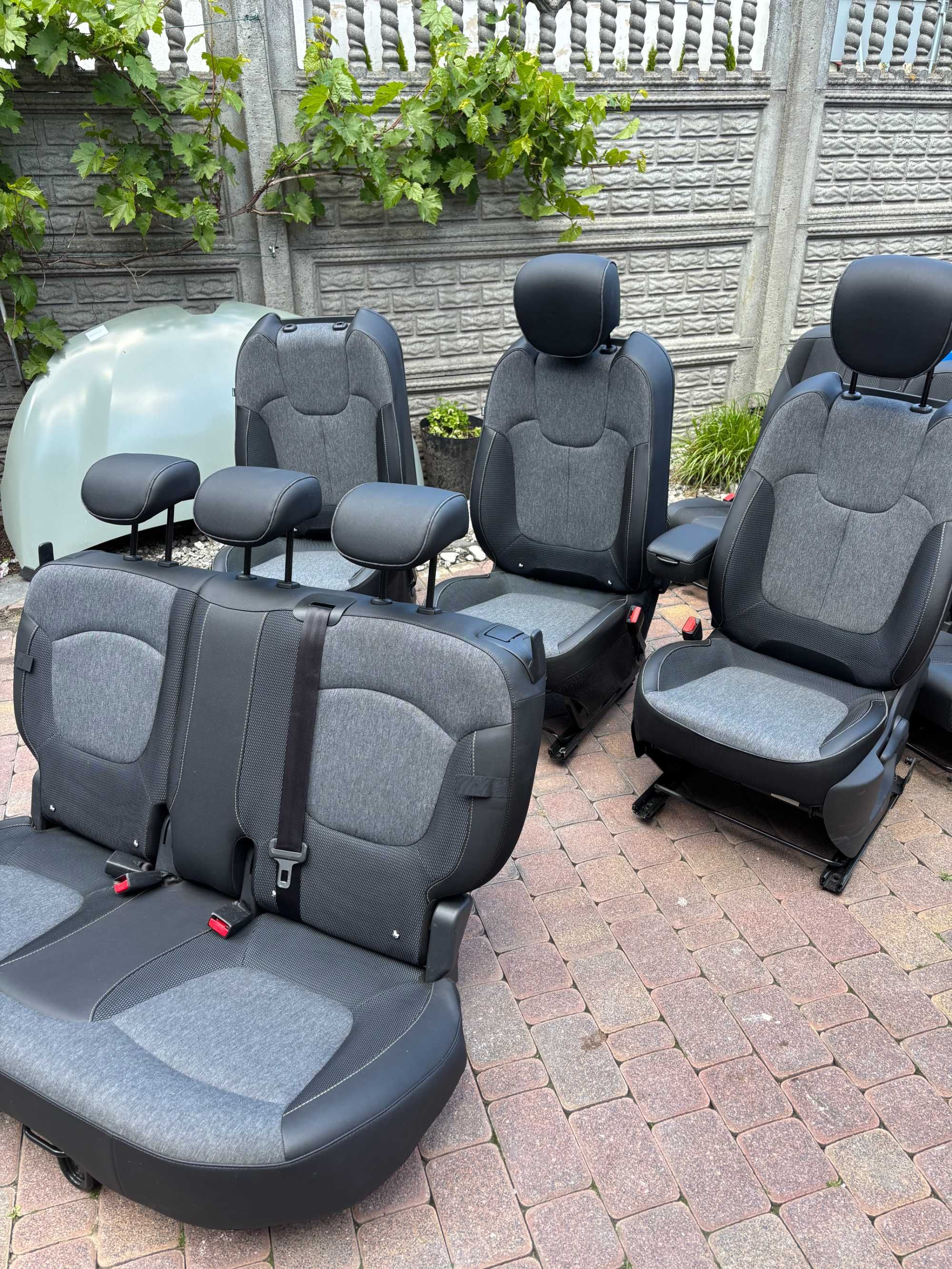 Renault Captur siedzenia, zagłówki, stelaż, kanapa, podłokietnik