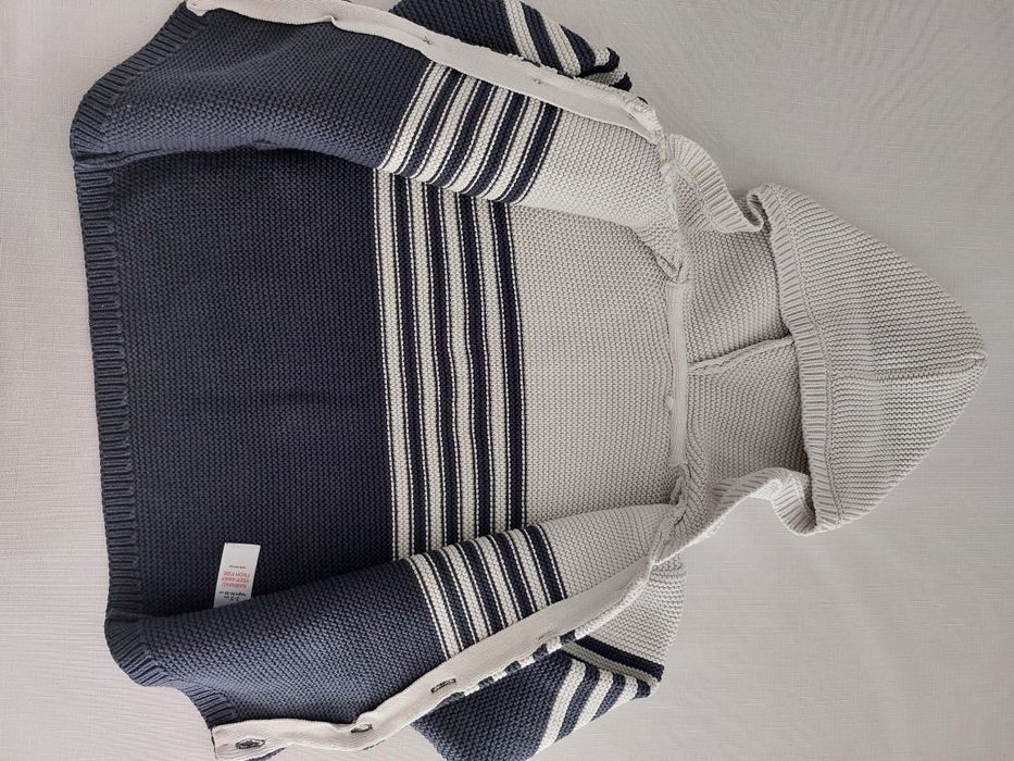 Sweterek chłopięcy z kapturem. 92cm.