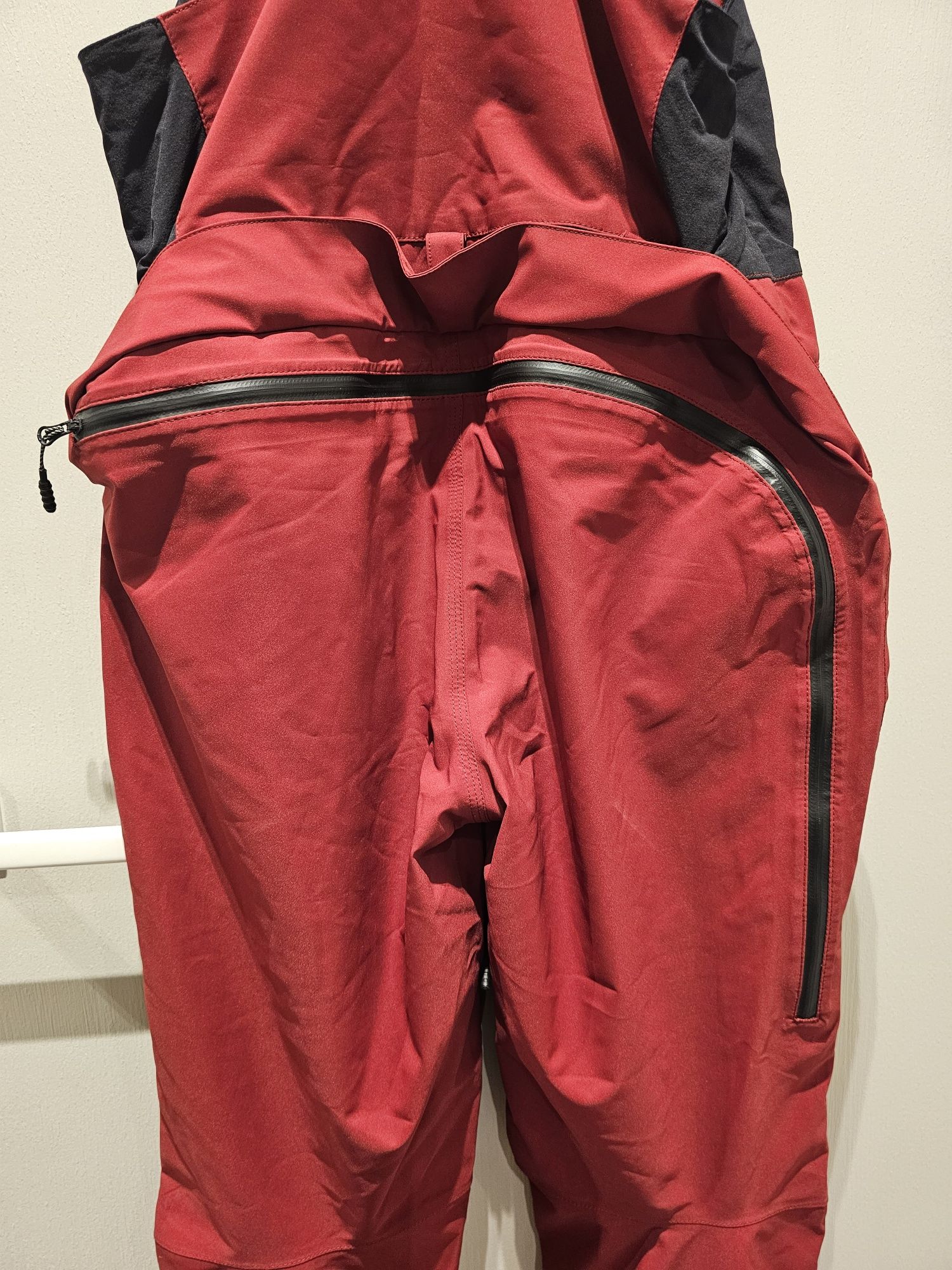 Jak nowe spodnie Volcom 2L Gore-TEX Elm Overall M Red kimmy bib