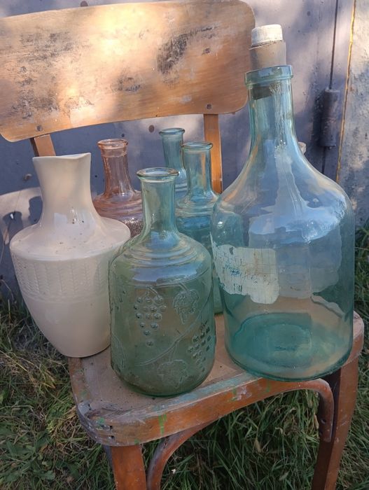 Продаются графины под вино, времён СССР с узором винограда и без.