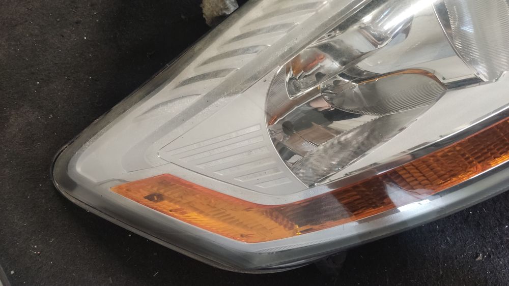 Lampa przód przednia prawa ford Kuga mk1