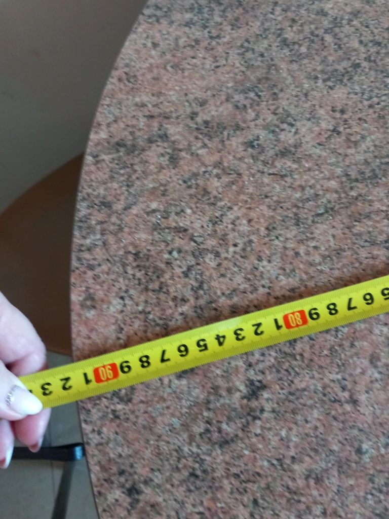 Stol z krzesłami