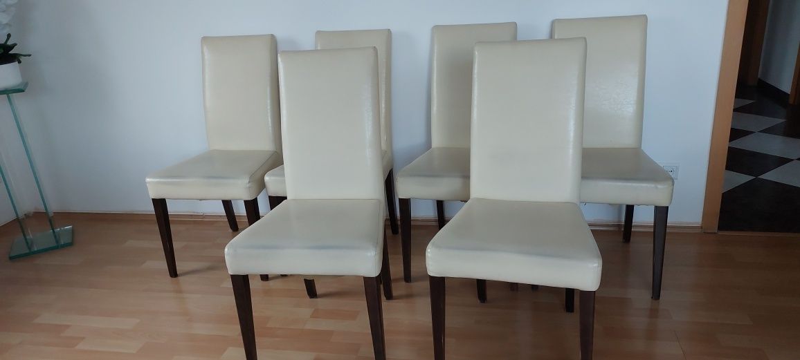 Sprzedam stół z krzesłami do salonu