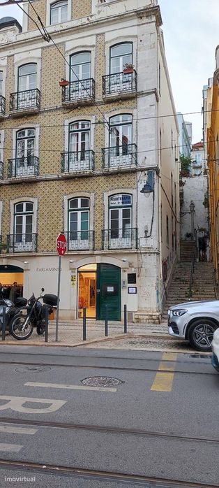 Espaço comercial versátil na Rua da Boavista, próximo ao Mercado da Ri