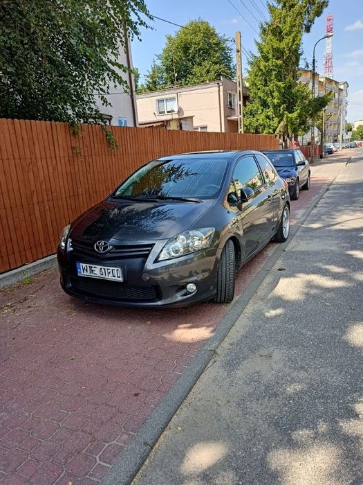 Toyota Auris 1.6 3d • Półautomat • Sportowa kierownica + kubełkowe fot