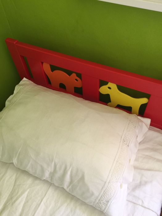 Cama criança KRITTER - 2 colchões VYSSA - mesa e 3 cadeiras