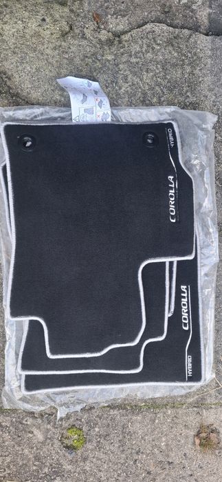 Dywaniki welurowe Toyota Corolla hybrid 2023r