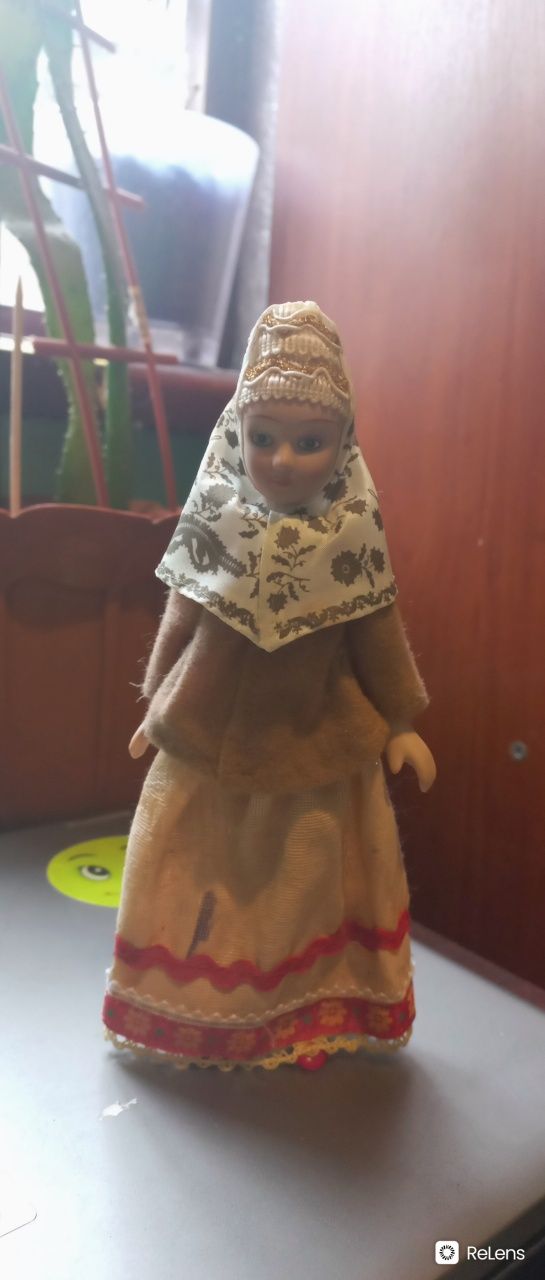 Форфорова лялька