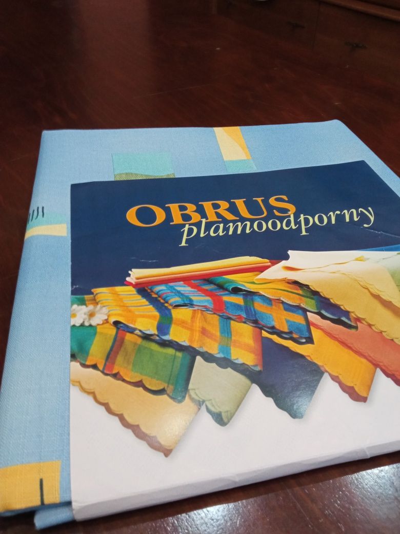 Obrus poliestrowy plamoodporny  180/140 cm