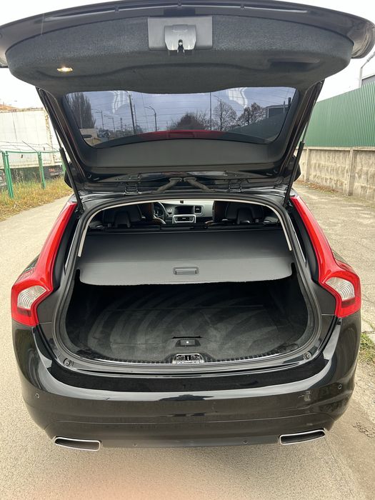 Продам власний Volvo V60 D4 2014