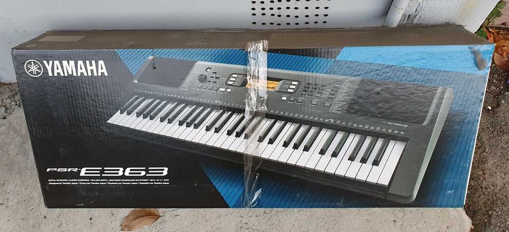 Синтезатор Yamaha YPT-370 (61-клавішна динамічна клавіатура)