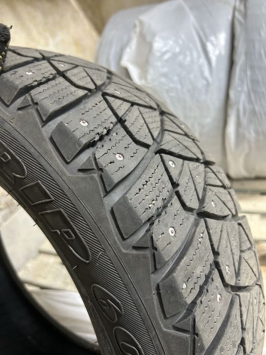 Зимова гума Goodyear Ultra Grip 16r