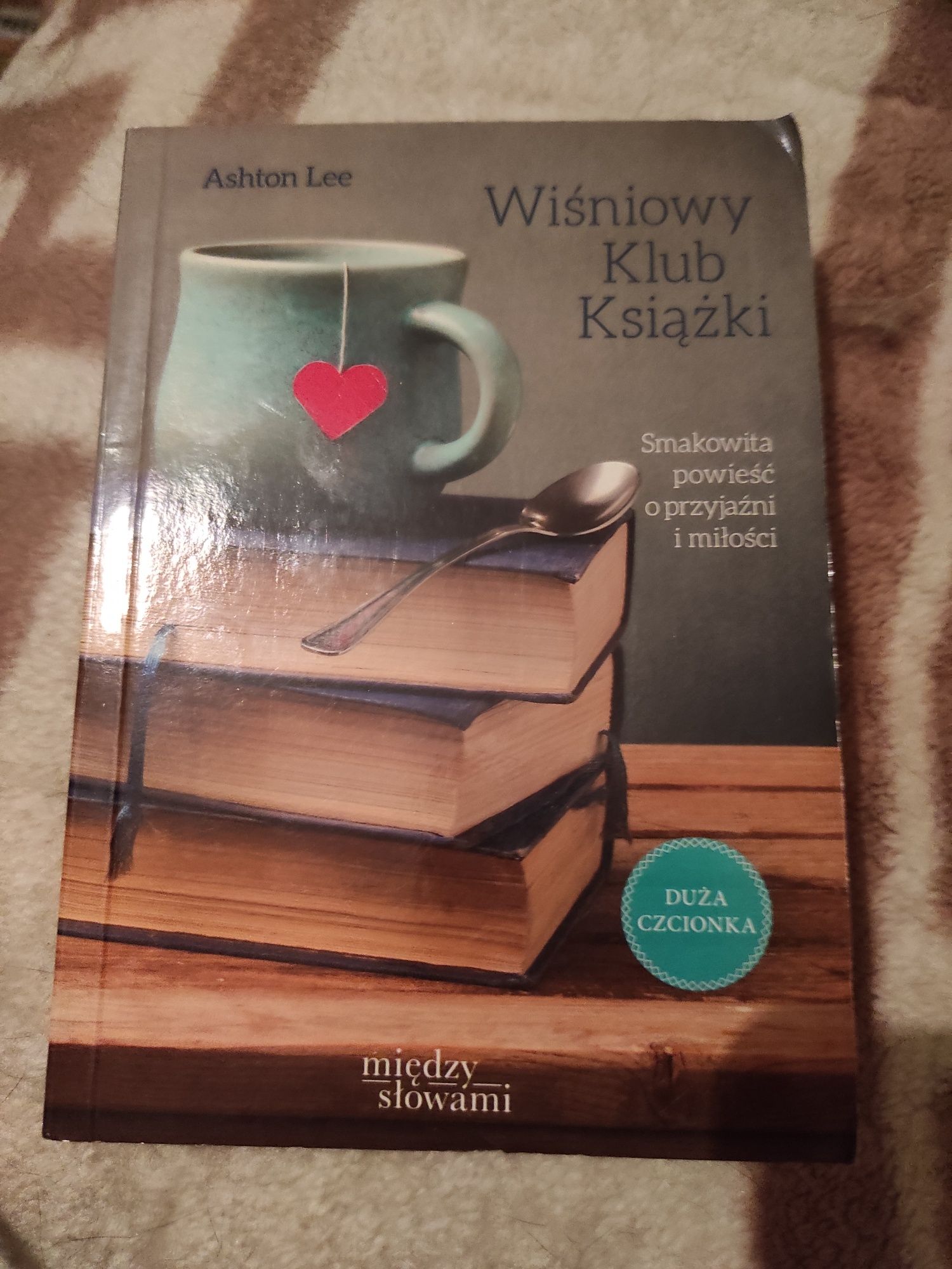 Wiśniowy klub książki Ashton Lee