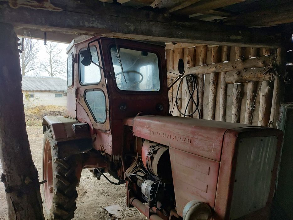 Трактор Т-25 та інвентар до нього