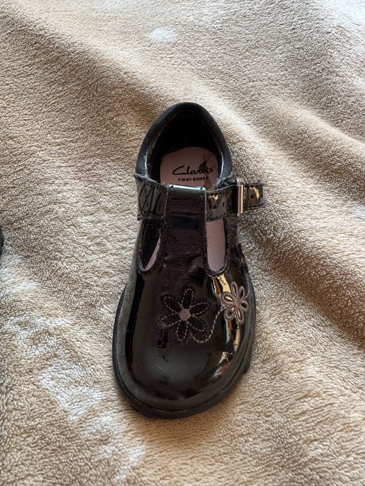 Дівчачі туфельки clarks,дуже зручні і практичні!