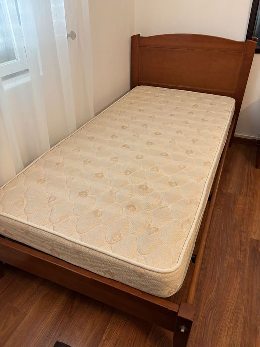 Cama de solteiro com Colchão