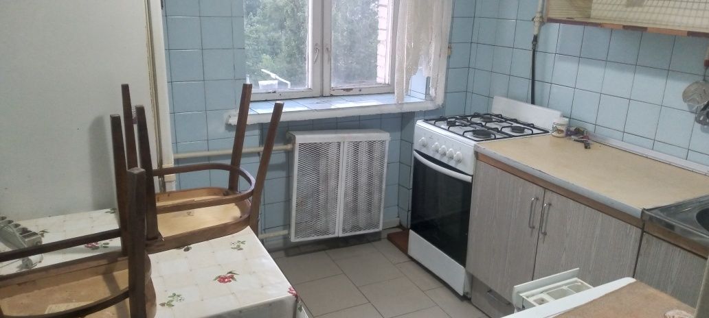 Сдам долгосрочно двухкомнатную квартиру .