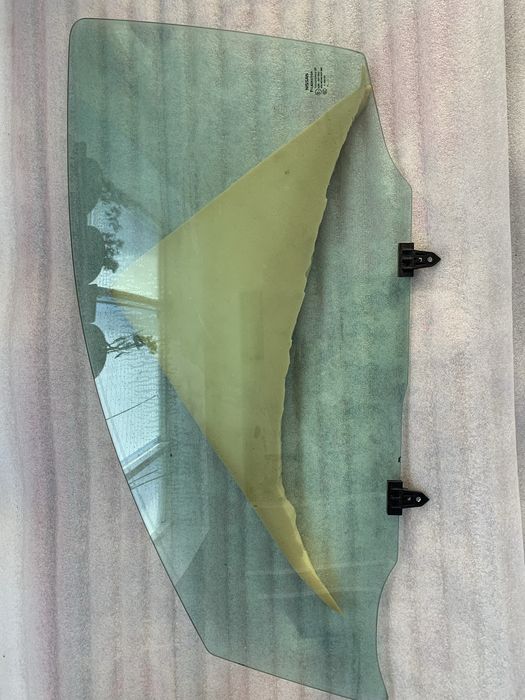 Стекло водительской двери QASHQAI j10, запчасти