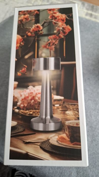 Lampka stolikowa led nowa