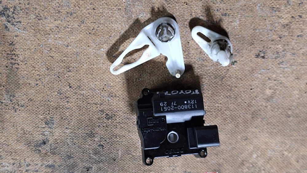 Toyota silniczek nagrzewnicy AE063.700.8610, 113.800.2051 Denso