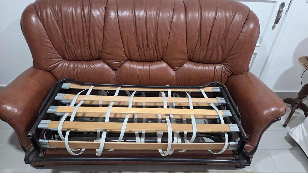 Sofá cama em pele