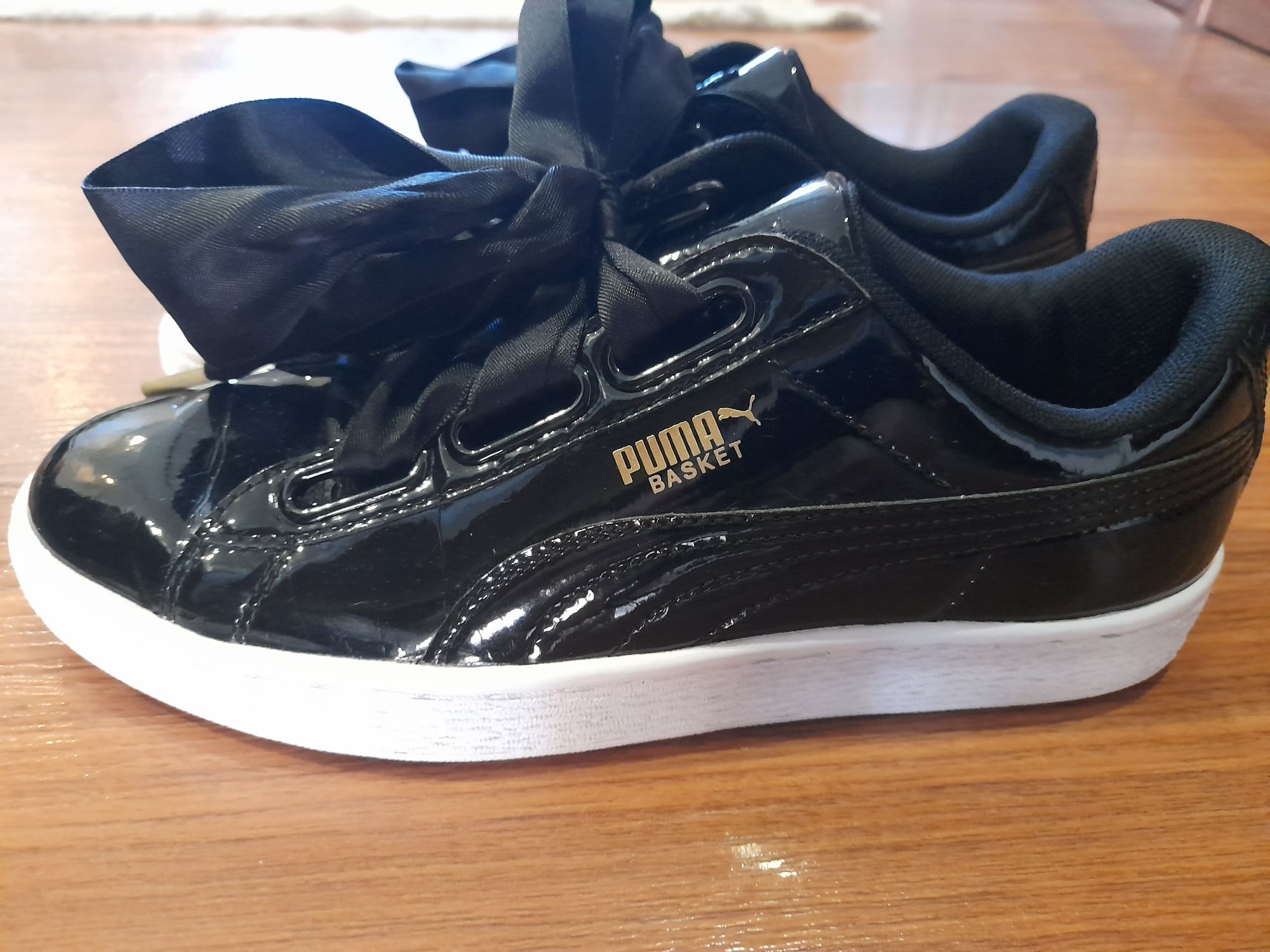 Кросівки , PUMA , чорні лакові, 37 розмір