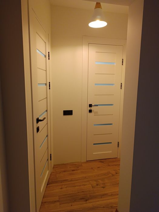 Монтаж встановлення міжкімнатних дверей врізка  замків демонтаж