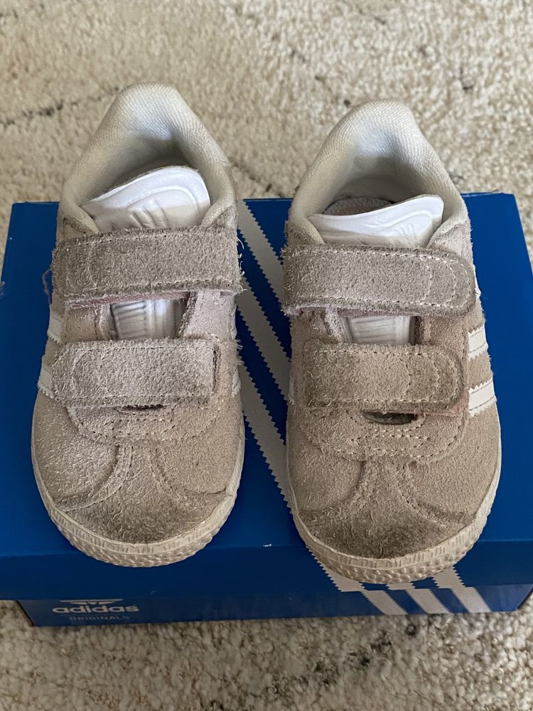 Tenis da Marca Adidas Gazelle - Tamanho 21 - Menina