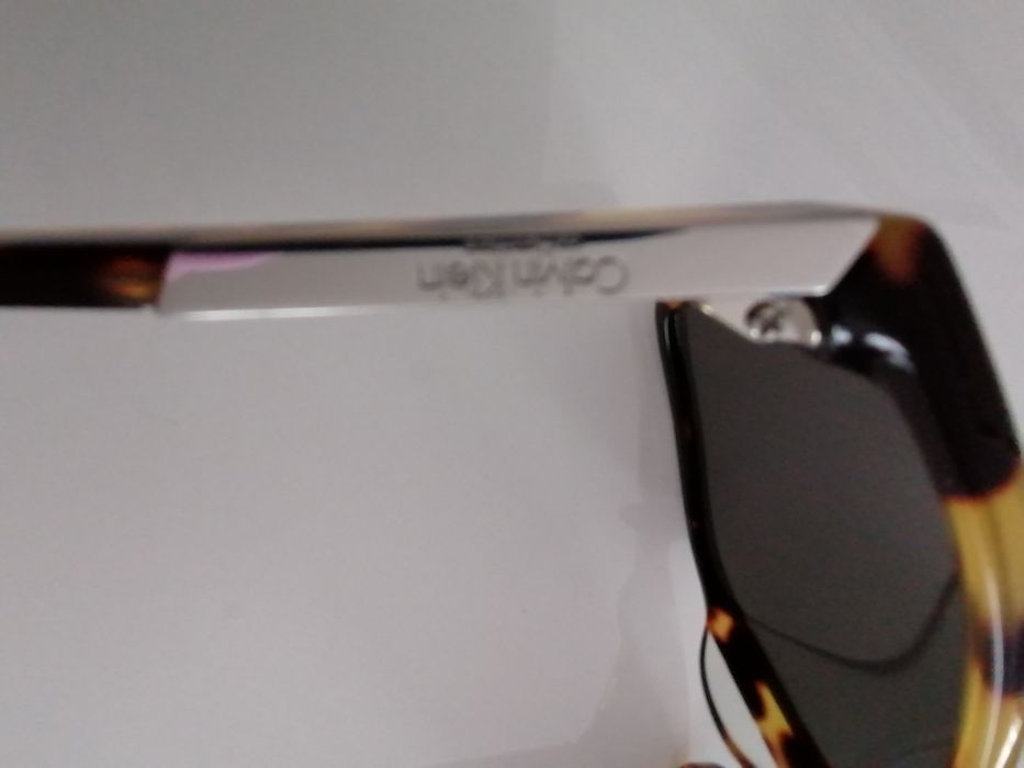 Óculos de sol novos e originais Calvin Klein