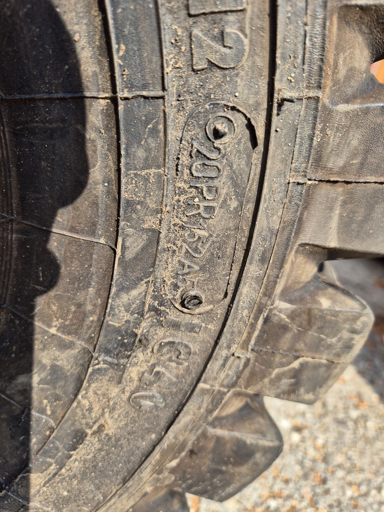 Opony 250/75-12  27x10-12