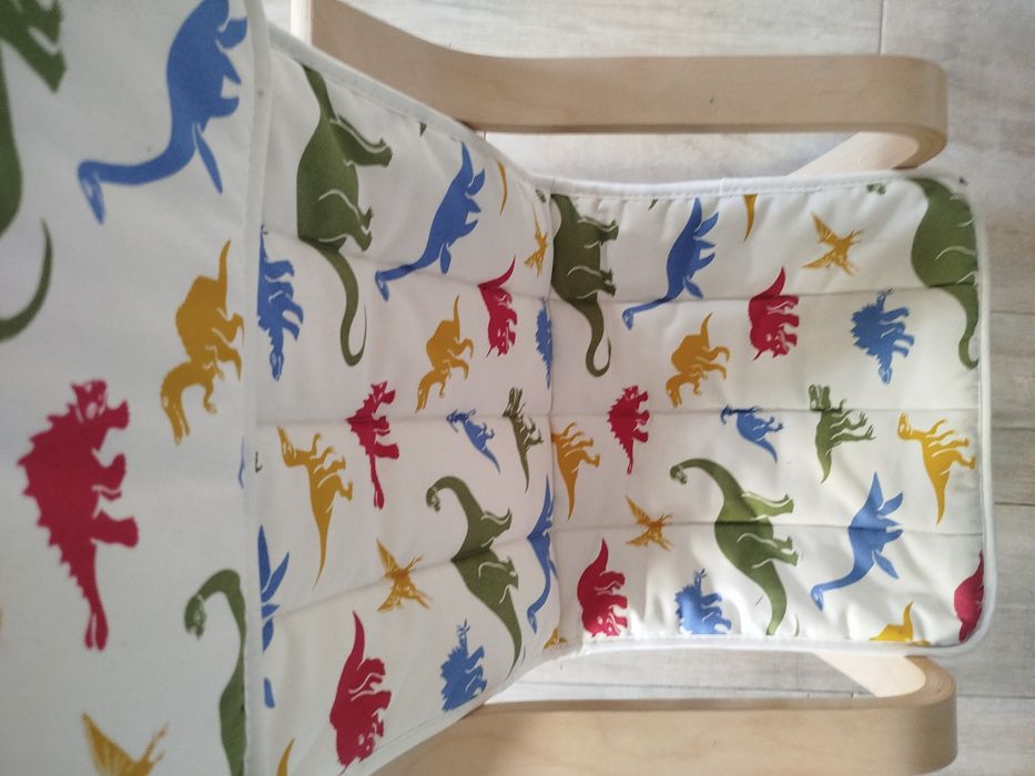 Dziecięcy fotel Ikea Piany stan idealny z pokrowcem dinozaury