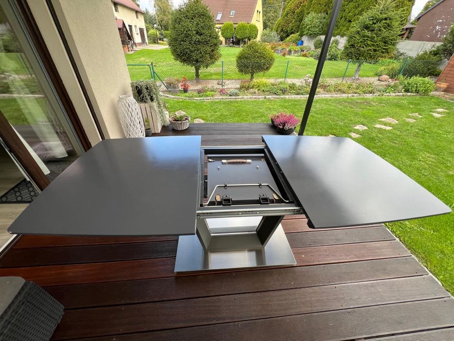 Używany rozkładany stół