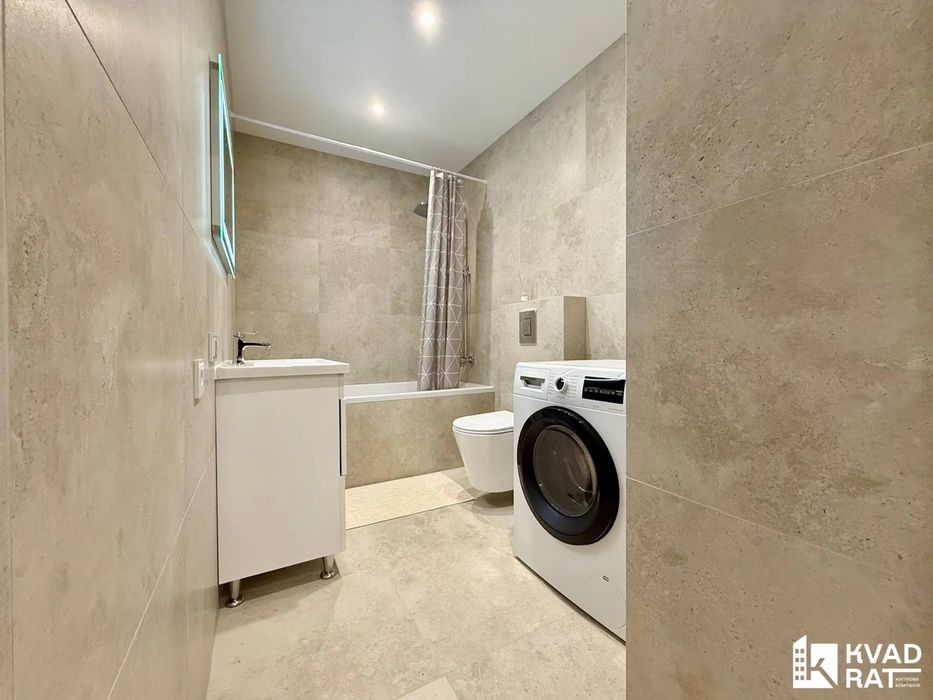 Перша здача ! 1км квартира з балконом !