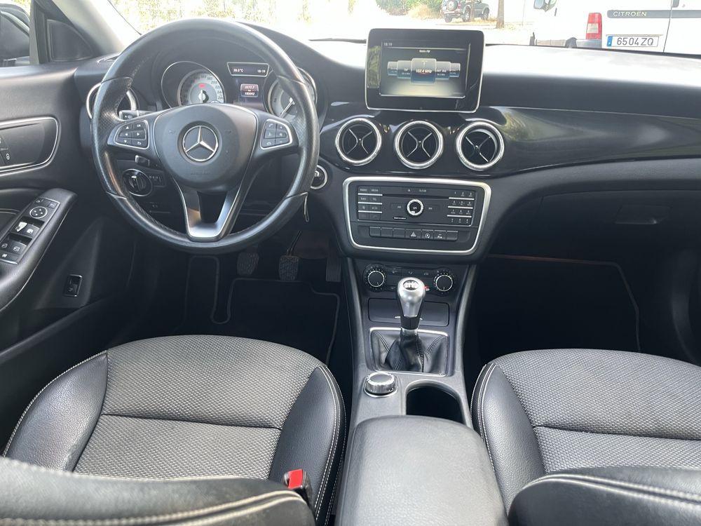 Mercedes-Benz CLA 180d