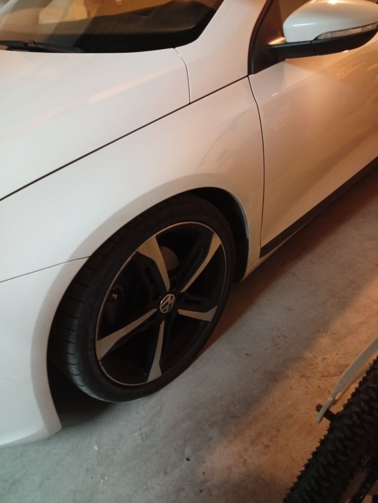 VW Scirocco 2.0 TDI Sport DSG (90mil km apenas))